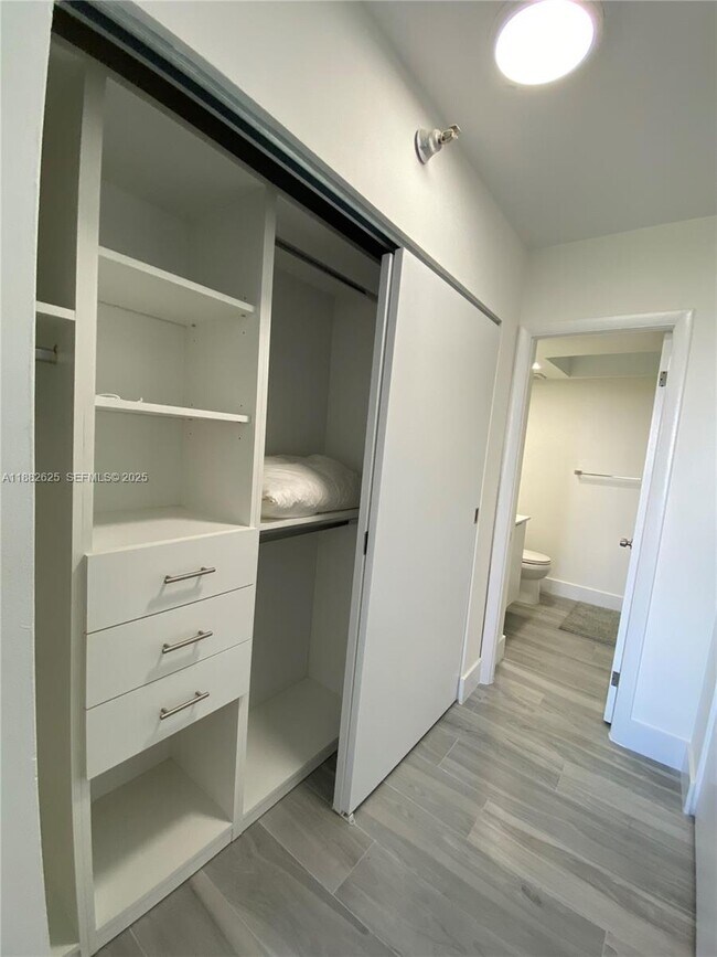 Building Photo - 20515 E Country Club Dr