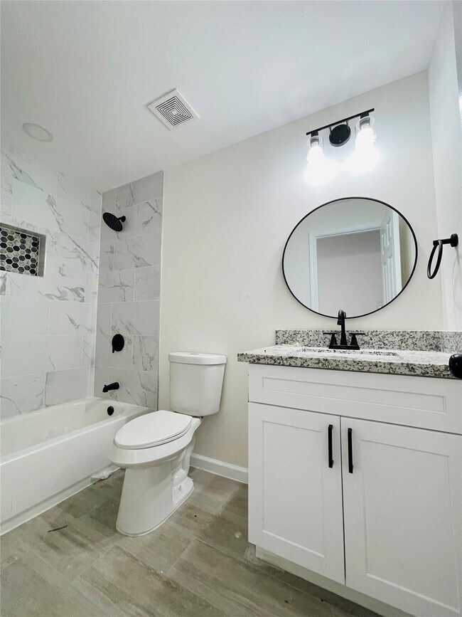 Building Photo - 10435 Huntington Estates Dr