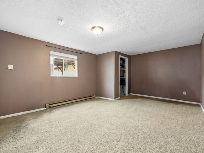 Building Photo - 245 800 E