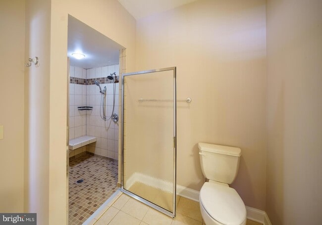 Building Photo - 2616 Greenport Dr