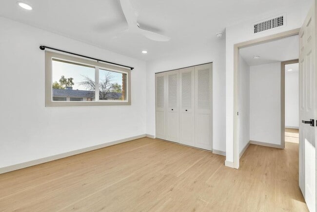 Building Photo - Completely Remodeled 6 bedroom/4 bath Home with New Pool