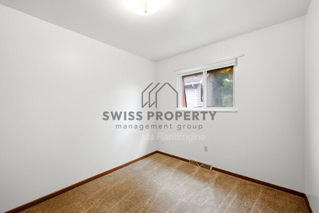 Building Photo - 1577 Briarwood Ave