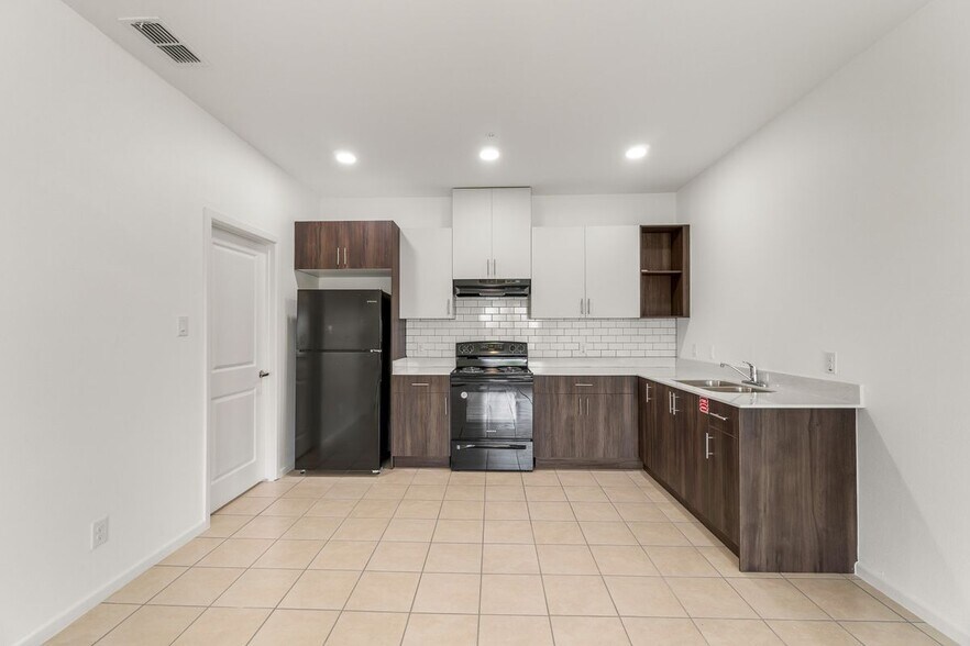 Building Photo - 418 N 3rd St