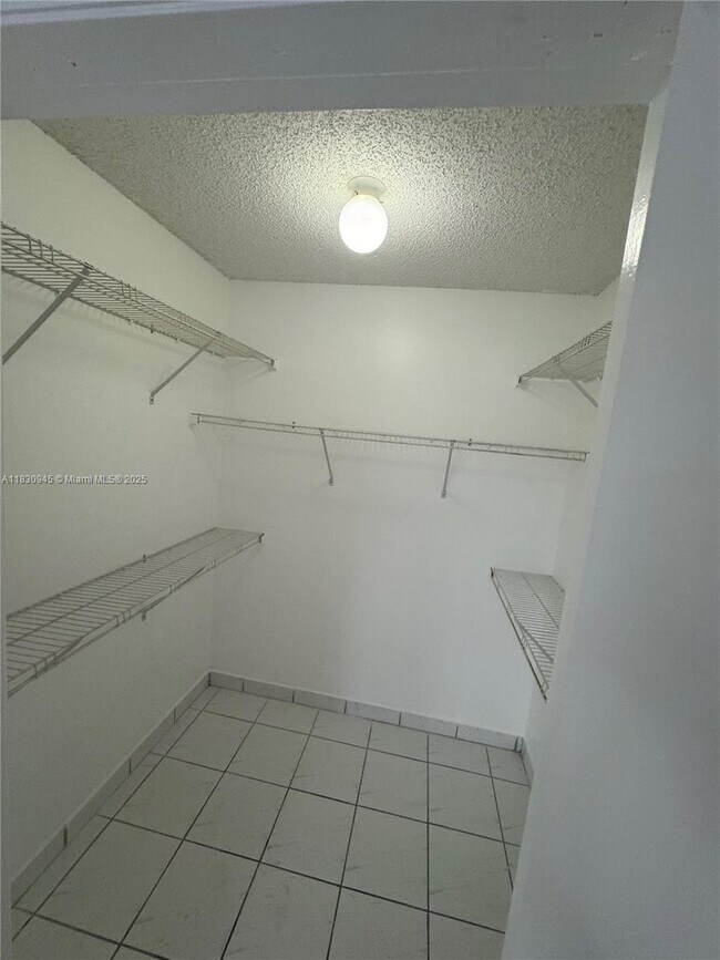Building Photo - 9701 Hammocks Blvd
