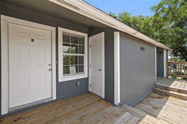 Building Photo - 9903 Roxanna Dr
