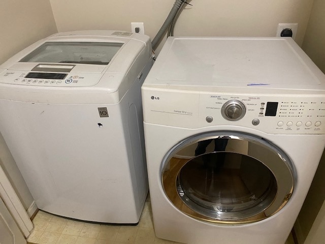 Washer/Dryer - 8309 Cloud St