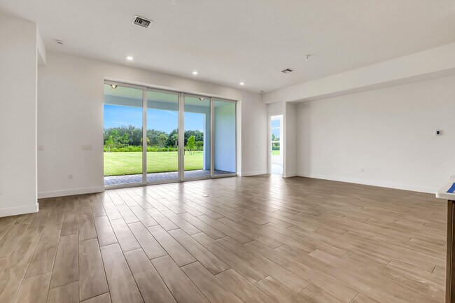 Building Photo - 20161 SE Bridgewater Dr