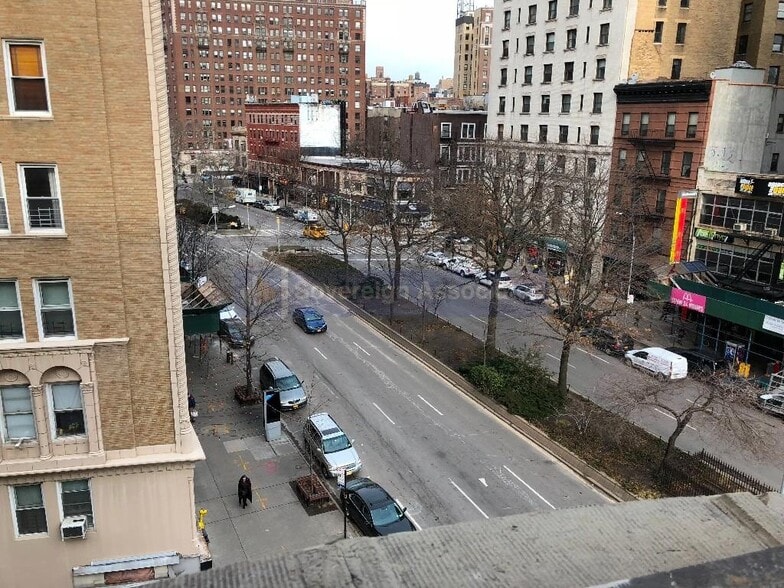 Building Photo - 240 W 104th St