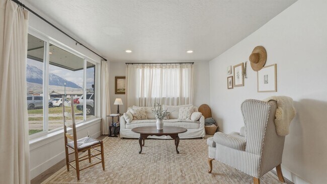 Building Photo - Charming and Quiet 3 bed Orem Home in Prime Location with Solar!!