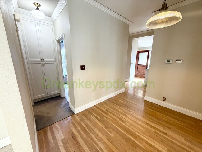 Building Photo - 10197-1136