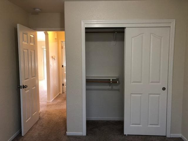 Building Photo - 932 Alpen Dr