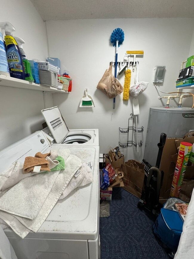 Building Photo - Charming 3 bed/2bath Cottage!