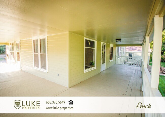 Building Photo - 802 N Dakota Ave