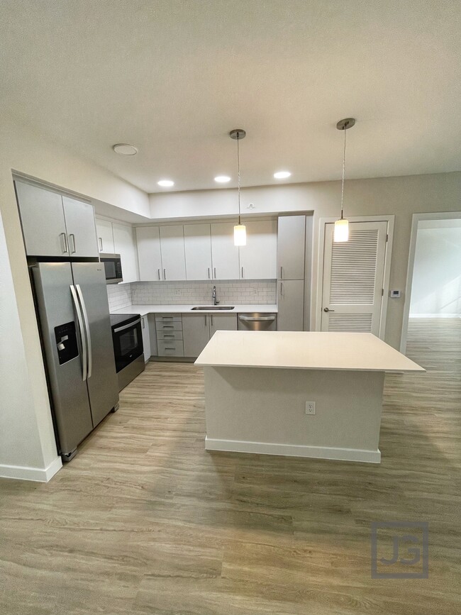 Kitchen Island - 7012 Woodmont Ave