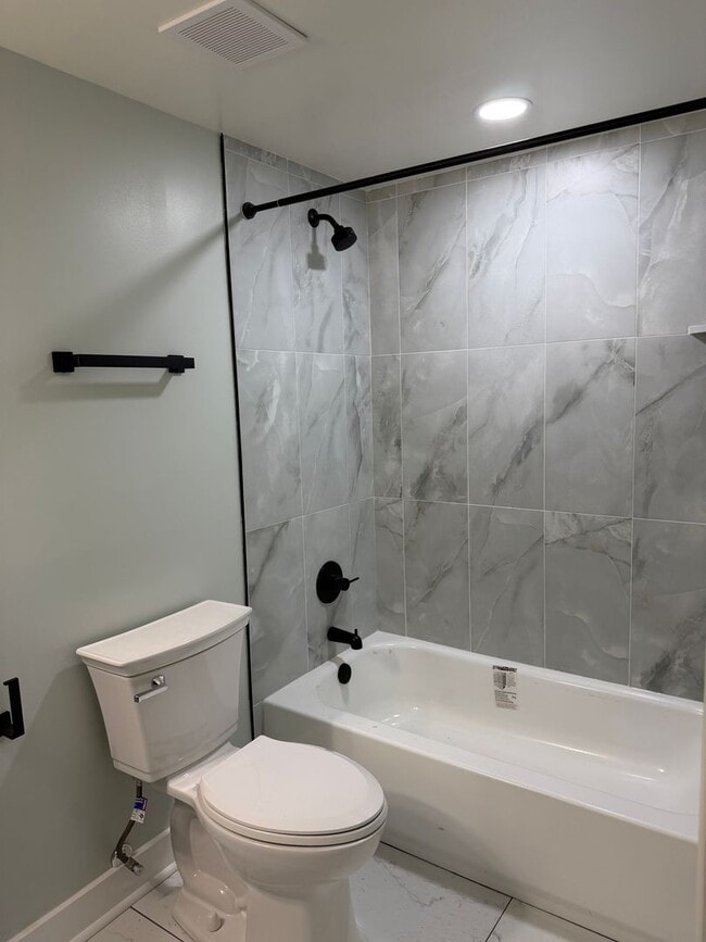 Building Photo - 1108 N Main St