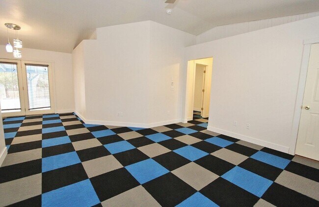 Building Photo - Single-Level Home in Quiet Neighborhood