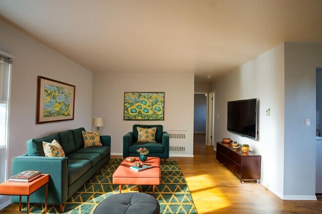 Building Photo - ONE MONTH FREE! Renovated Mid-Century 2Bdr w/Hardwoods, Dishwasher + Pets OK