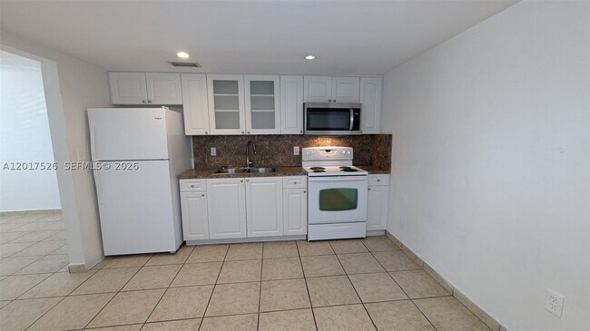 Building Photo - 3525 SW 25th St