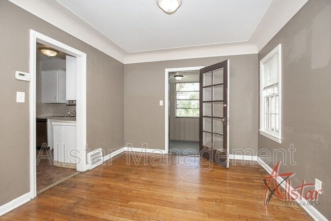 Building Photo - 3575 Grosvenor Rd
