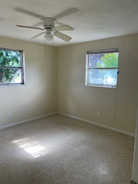 Guest room - 6300 Mosby Pl
