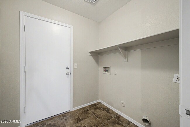 Building Photo - 8133 W Magnolia St