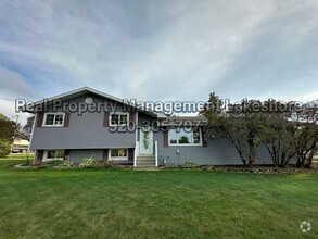 Building Photo - Stunning 4 Bedroom 1.5 Bathroom Home For Rent