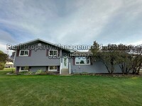 Building Photo - Stunning 4 Bedroom 1.5 Bathroom Home For Rent