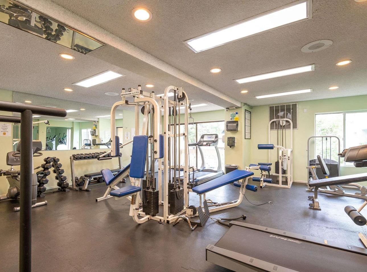 Building Photo - 1855 Diamond St