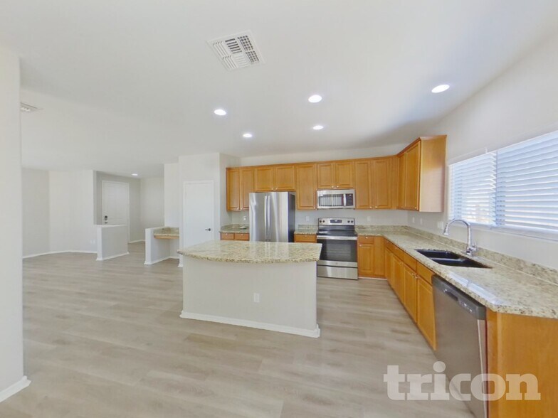 Building Photo - 40086 W Bonneau St