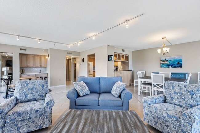 Building Photo - Fully Furnished Beautiful 2 Bedroom Seasca...