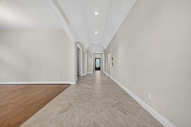 Building Photo - 28015 Castle Park Ln