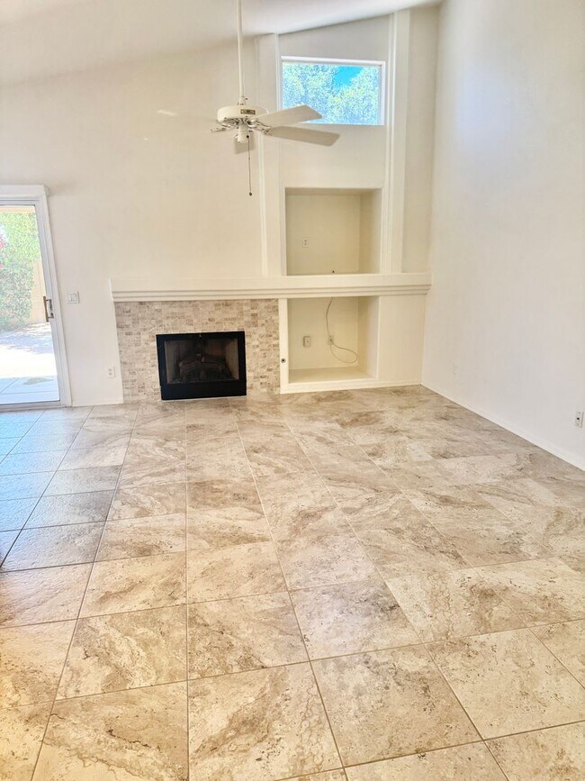 Building Photo - Meticulously Maintained 3 Bedroom + Den Single Level Home! Fantastic Low Backyard.