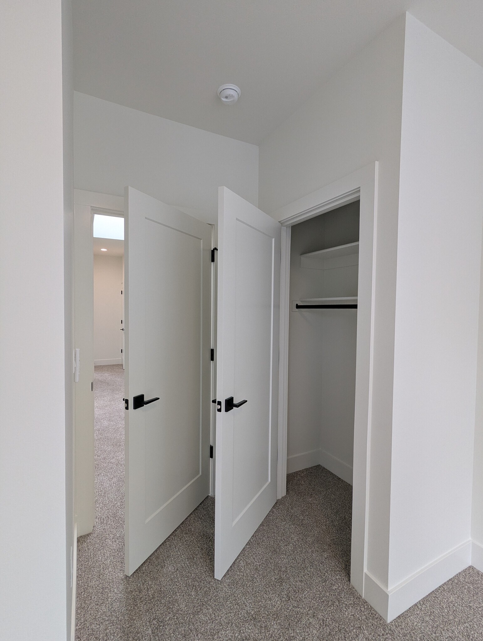 Building Photo - 5041 SE King Rd