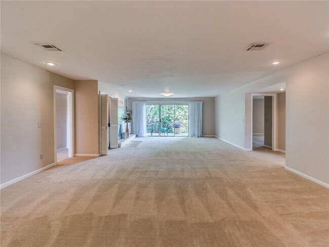 Building Photo - 1533 Glenbrook Dr