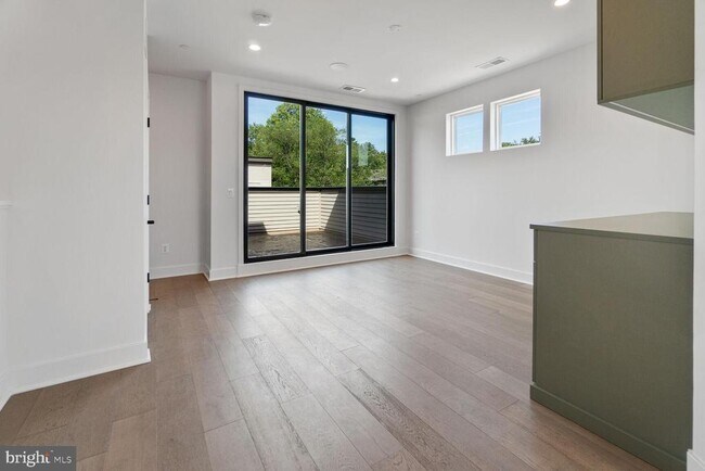 Building Photo - 5353 ZENITH OVLK