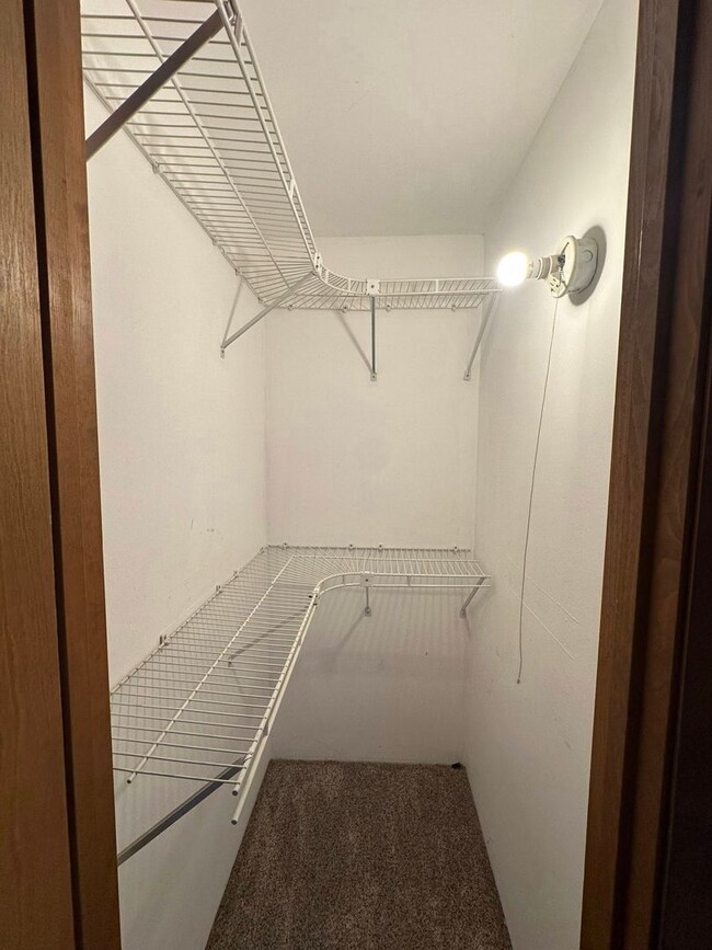 Building Photo - Beautiful newly remodeled 2 bed - 2 full baths!!!