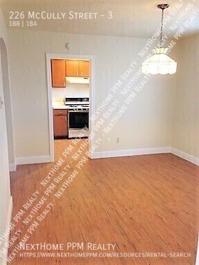 Building Photo - 226 McCully St