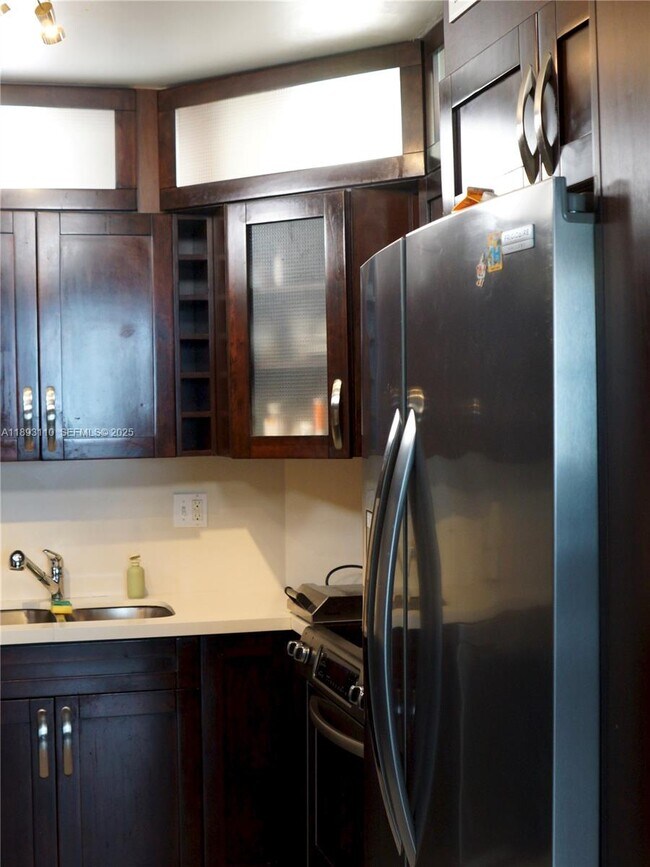 Building Photo - 300 Bayview Dr