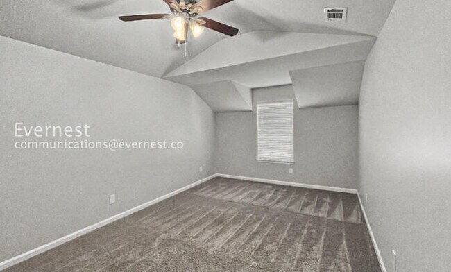 Building Photo - Beautiful 4-Bedroom Home: Comfort and Convenience Await / Pet-Friendly / Vouchers Accepted.