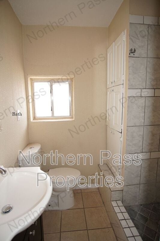 Building Photo - 3922 N Piedras St
