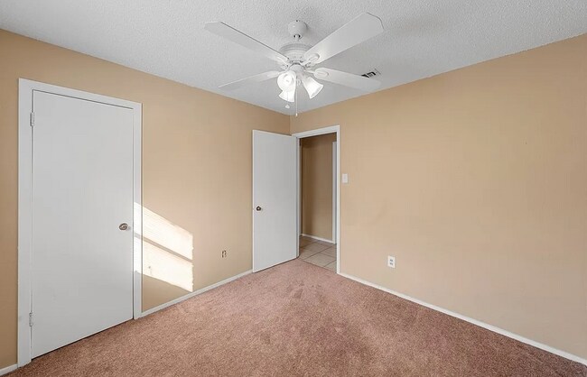 Building Photo - 804 Kipling Dr