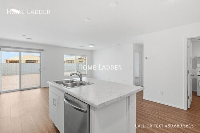Building Photo - 1360 W Inca Dr