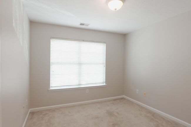 Building Photo - Coming Available