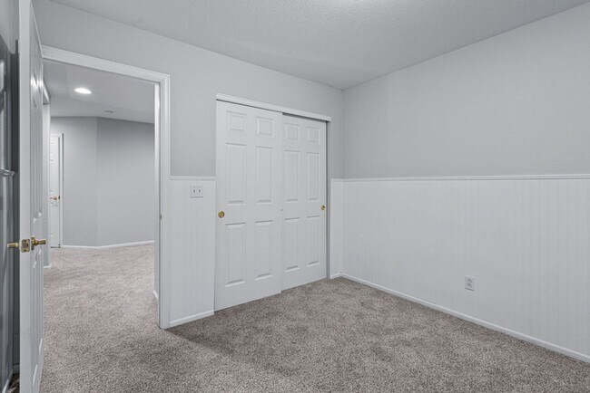 Building Photo - 6 Bedroom plus and office near Rigden Farms