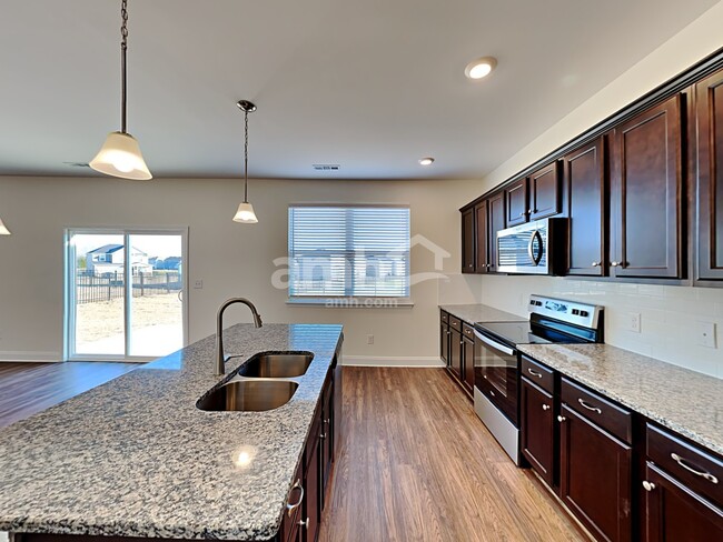 Building Photo - 1315 Lomond Dr