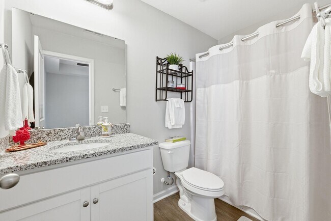 Building Photo - 3557 Bristol Ln