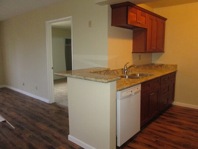 Building Photo - 2 Bedroom Condo in Mission Valley