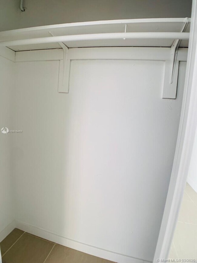 Building Photo - 2345 NE 135th St