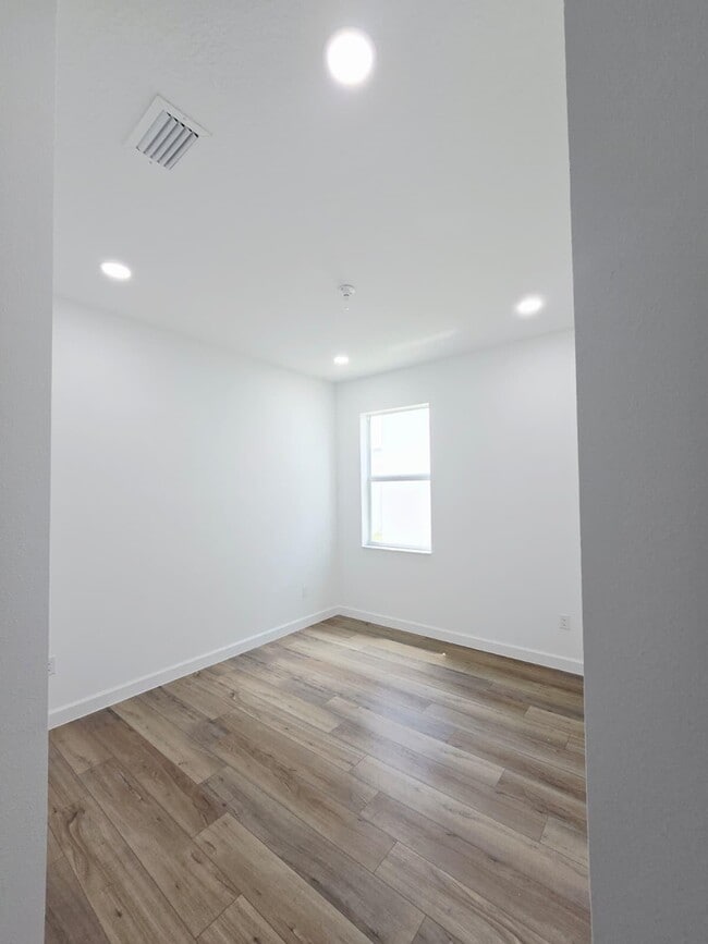 Building Photo - 3501 Harborside Ave