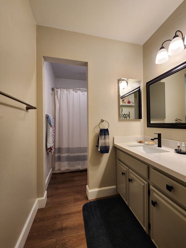 Building Photo - Completely Remodeled 3rd Floor Top Unit with Bay Views